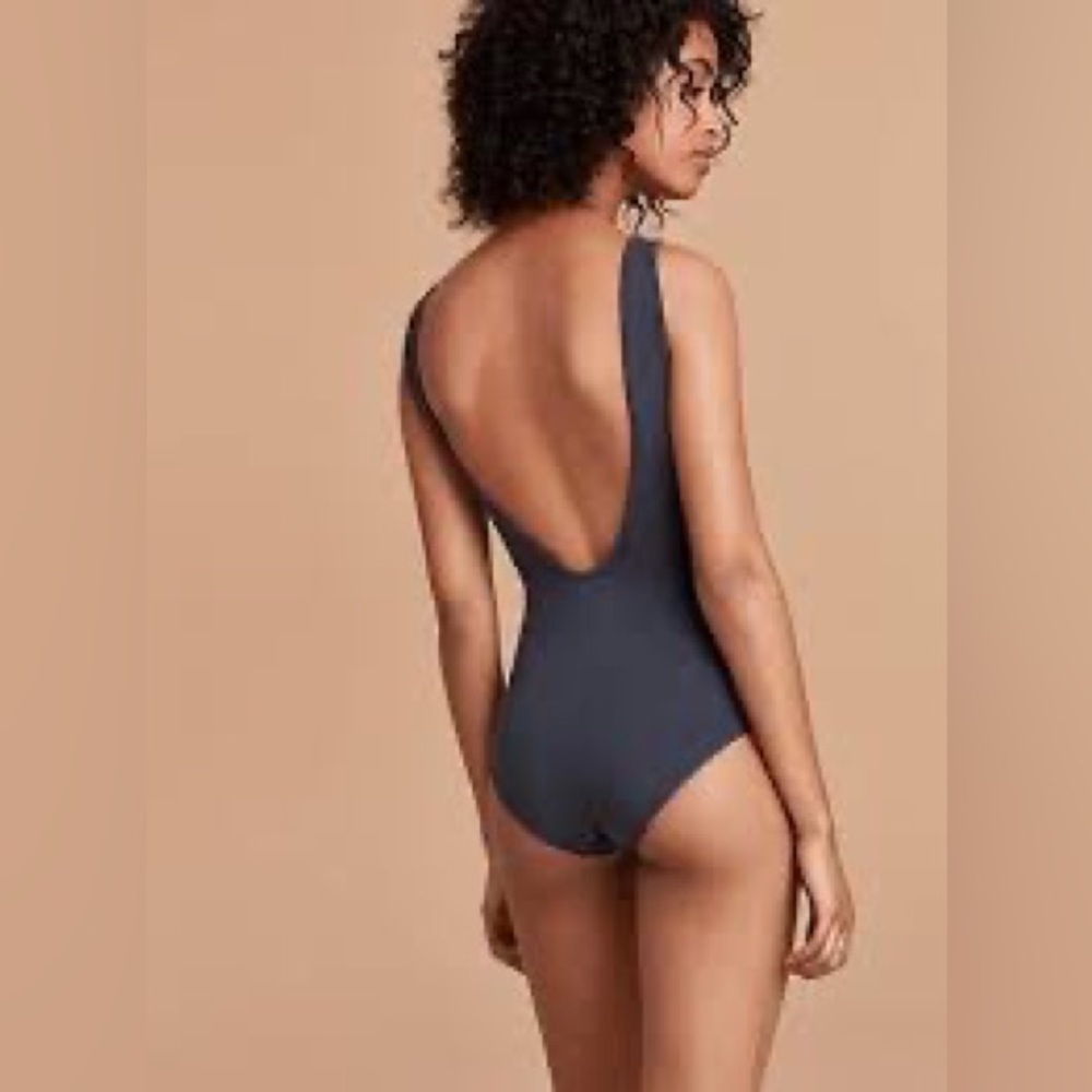 Aritzia  Community Intent Bodysuit Sleeveless Scoop open back in Navy XXS